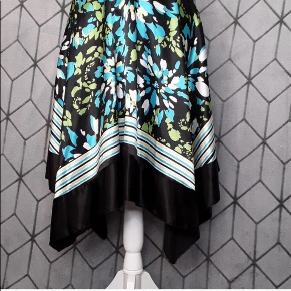 ❄️ Sale! Key Hole Front Gypsy Handkerchief Hem Dress. Size 4 - Picture 5 of 8